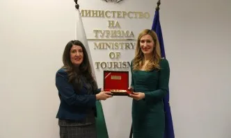 Херо Мустафа към Захариева: Туризмът е връзката между нас