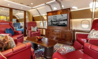 Политически скандал тресе Румъния: Президентът пътувал с летящ хотел за 350 000 евро
