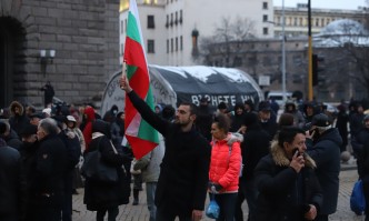 Втори протест в подкрепа на Янев поиска оставката на Кирил Петков (СНИМКИ)