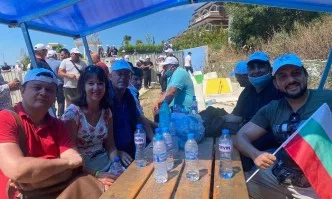 Българското лято: Демократична България и ДПС на една маса след плажа