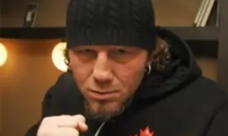 Известният боксьор Константин Семерджиев Коко Тайсъна остава в реанимацията