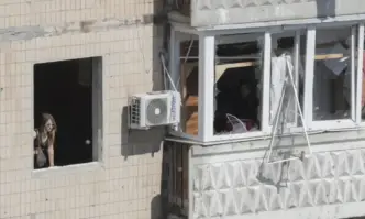 Близо 300 апартамента са ударени при атака с руски дрон