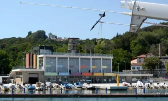 На кораб Барбун е отказано да влезе в рибарско пристанище Карантината