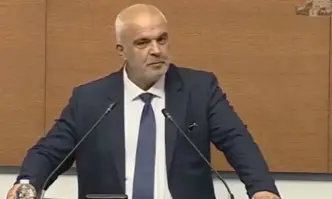 От партия в партия от парламент в парламент сега да