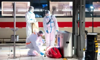 Осемнадесет души бяха ранени при нападение с нож в петък