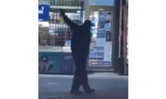 Мъж размаха пистолет пред магазин в Пловдив, арестуваха го