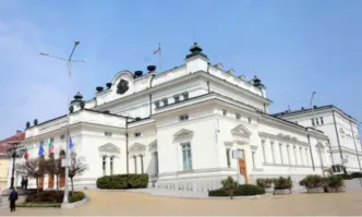 Връщането на хартиената бюлетина и купуването на нови бойни самолети