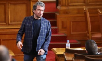 Йорданов към Василев: Подходът някой да решава, че е над парламента е много близо до диктатура
