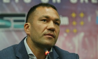 Не може г н Зеленски да седи в един фотьойл и