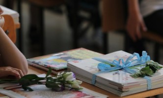 Образователното министерство вече предложи три варианта за старт на учебната