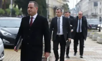 Практика е винаги при разрешаване на протест да се иска