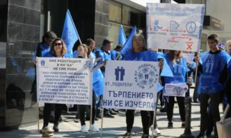 Стачна готовност заявиха на протест служители в Автомобилна администрация (СНИМКИ)