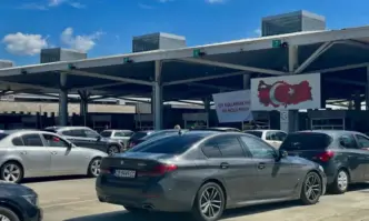 На границата с Турция трафикът е интензивен за товарни автомобили