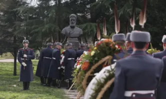 Граждани общественици и политици се преклониха пред делото на големия