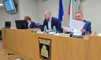 Коалиция Продължаваме промяната – Демократична България остана без група в