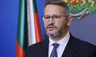 Земеделският министър: Стотици тонове месо с неустановен произход и със сменени етикети са открити в складове в различни части на България