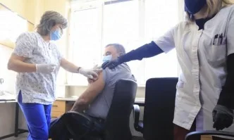 Твърдението България е на последно място по ваксинации не отчита, че при нас са заделени и втори дози