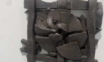 Скулпторът Огнян Читаков не само работи с камъка той живее