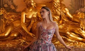 Мария Бакалова впечатли модните критици с разкошна рокля на Армани на наградите БАФТА