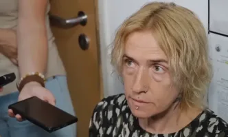 Майката на задържан за бой над непалци: Започна преди година и половина, когато се запозна с група скинари