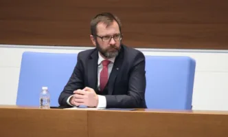 Четири години нищо не се свърши Нямаше пари Аз съм