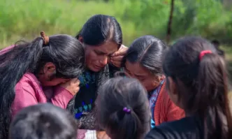 Най малко 57 ученици са били отровени с неидентифицирано вещество в