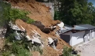 Подпорна стена на новострояща се сграда се срути във Велико