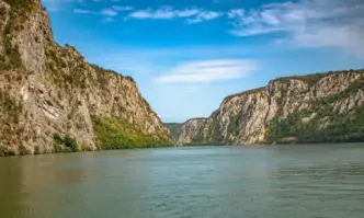 Българският плувец Цанко Цанков осъществи успешно първото по рода си