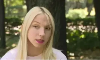 Трансмомичето Емили която прикова вниманието преди време с летящата по