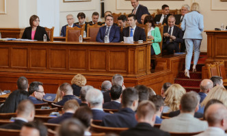 Извънредно заседание на парламента дебатира по вота на недоверие към кабинета (НА ЖИВО)