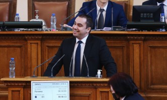 фалшивите новини и хибридната война която се водела срещу управляващите