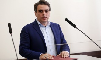 Асен Василев: Ако г-н Карадайъ прочете малко по-нататък в Конституцията, ще види, че МС има задължение да управлява държавната собственост