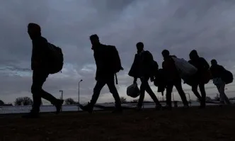 Заловиха 25 нелегални мигранти на АМ Тракия