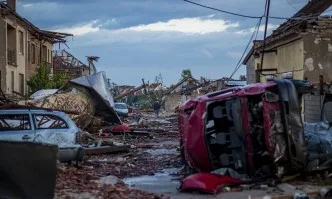 Жертви, ранени и разрушения след торнадото в Чехия (СНИМКИ И ВИДЕО)
