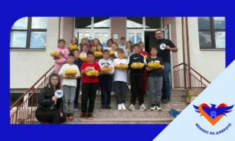 Благотворителната инициатива на 8888.bg зарадва 500 деца с великденски подаръци