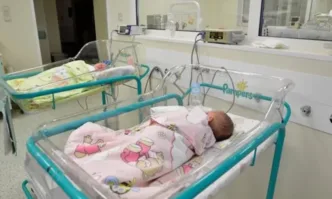 Над 33 000 деца са родени от непълнолетни майки за десетилетие у нас