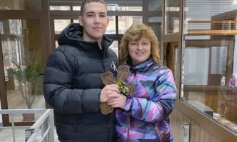 17-годишният Николай, който хвана Богоявленския кръст в Луковит, продължи благородна кауза