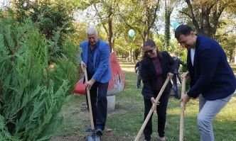 Кандидатът за кмет на Пловдив Здравко Димитров се включи в засаждането на дръвчета в парк Рибница