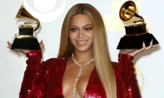 41 годишната суперзвезда която по рано тази година издаде дългоочаквания си