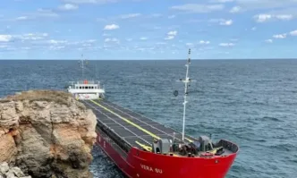 Заседналият преди около една година моторен кораб Вера Су ще