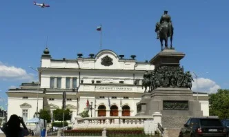 Парламентът изслушва Маринов и Горанов за атаката срещу НАП