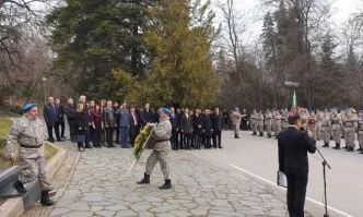 ГЕРБ в Пловдив поднесе цветя и се поклони пред паметника на Васил Левски