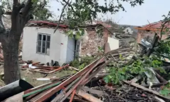 След мощната буря: Екипи от Агенцията за социално подпомагане оказват помощ на пострадалите