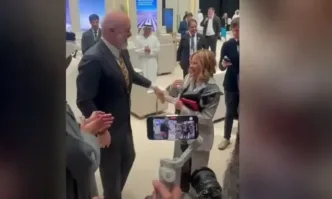 Италианският министър предеседател Джорджа Мелони получи шал и песен за рождения