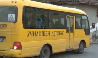 Училищните автобуси и фирмите извършващи превоз на деца и ученици