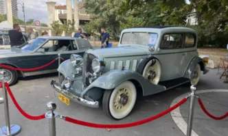 Днес пред входа на Морската градина във Варна бе даден