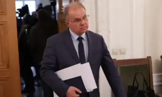 Парламентарната комисия по конституционните въпроси ще заседава извънредно в събота