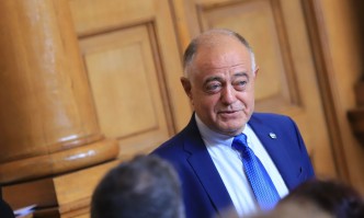 Атанасов ще има конкурентка за председател на ДСБ