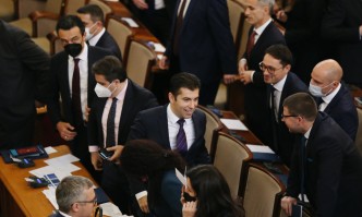 Първото тържествено заседание на 47 ото Народно събрание предизвика бурни коментари във