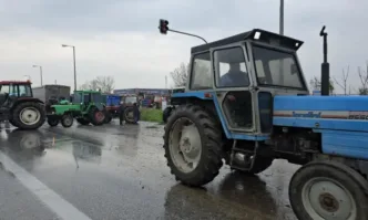 Блокадите по националните пътища в Гърция бяха вдигнати преди насрочената